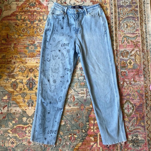 Hollister | Ultra High Rise Medium Wash Doodle Mom Jeans Size 3R - Picture 3 of 13